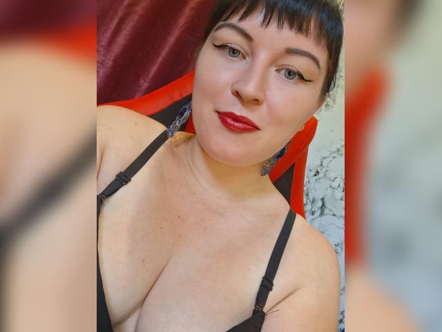 Adult chat with sweetcandymmm: Strip-tease