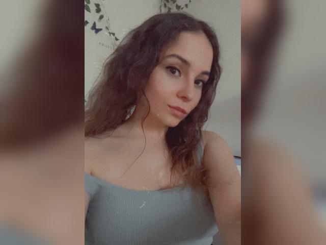 Welcome to cammodel profile for SunsetLily: Conversation