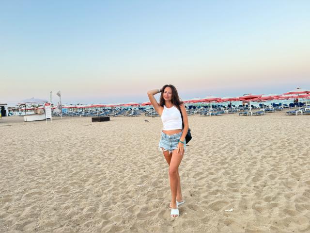 Welcome to cammodel profile for 000Alino4ka93: Travel