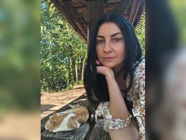 Welcome to cammodel profile for HousewifeSwag: Exhibition