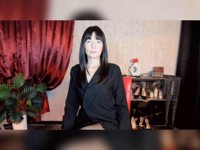 Welcome to cammodel profile for MonicaCheerful: Leather