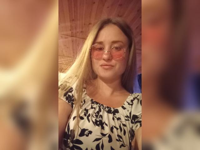 Why not cam2cam with Malinka21