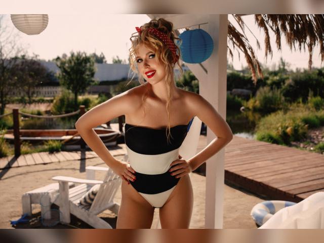 Welcome to cammodel profile for BeccaVressel: Latex & rubber