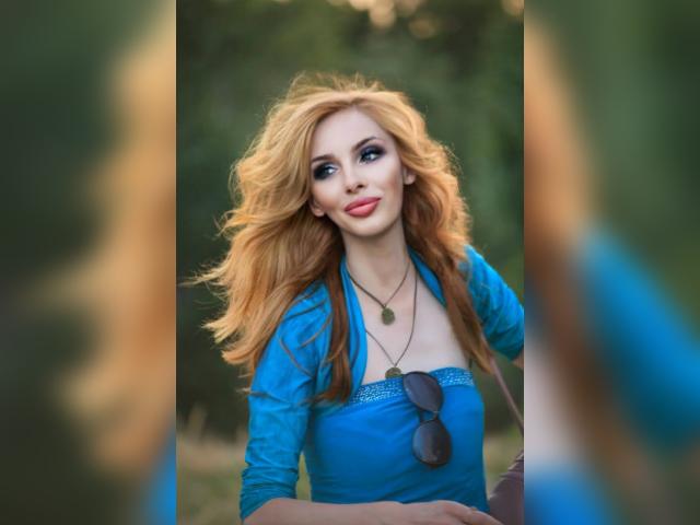 Explore your dreams with webcam model MargoLin8643: Books/Reading