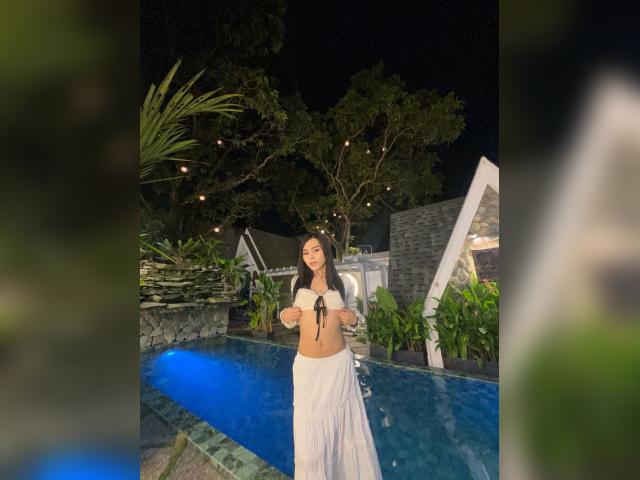 Explore your dreams with webcam model Sweetbee: Leather