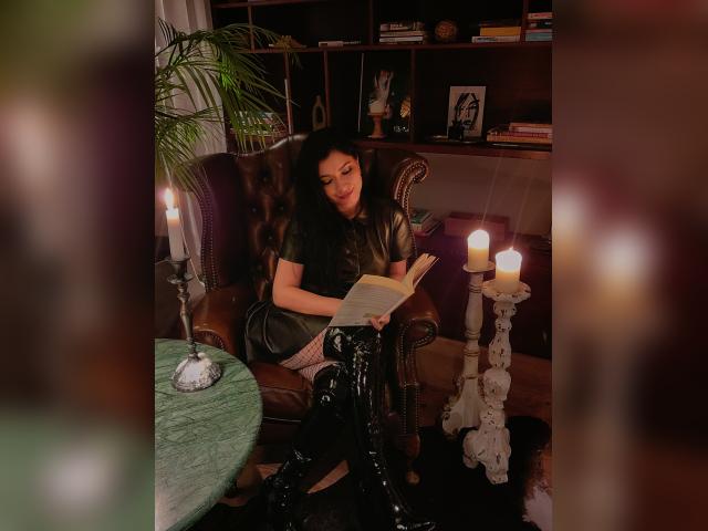 Welcome to cammodel profile for EvaLevine: Kissing