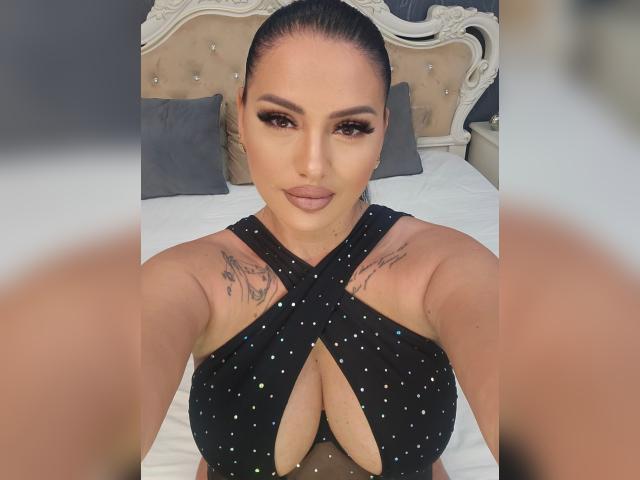 Welcome to cammodel profile for LaurenSaint: Nails