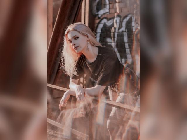 Welcome to cammodel profile for LilitEl: Nails