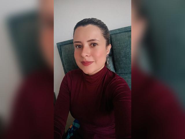 Why not cam2cam with Julieta93: Nails