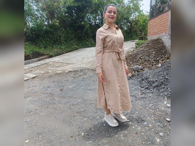 Adult chat with Julieta93: Legs, feet & shoes