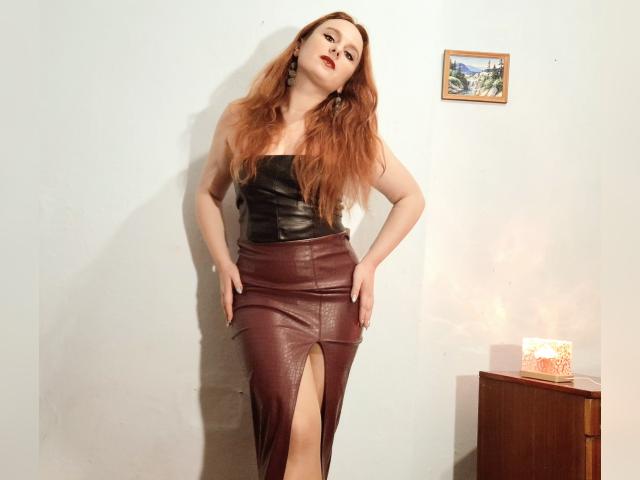 Welcome to cammodel profile for ElenaPrecious: Leather
