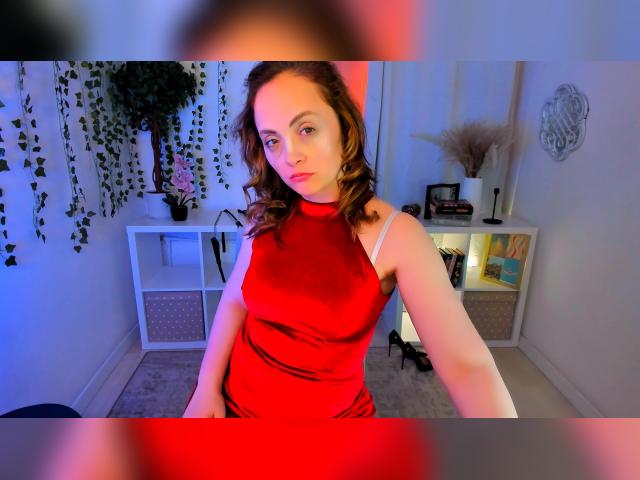 Adult chat with AdelaideRosabel: Legs, feet & shoes