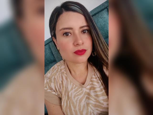 Welcome to cammodel profile for Julieta93: Kissing