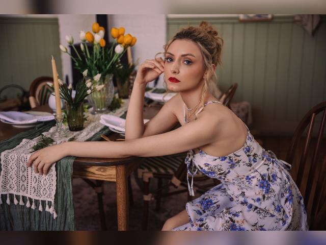Why not cam2cam with CindyFo: Outfits
