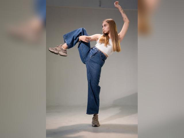 Adult chat with YourSweetCat: Dancing