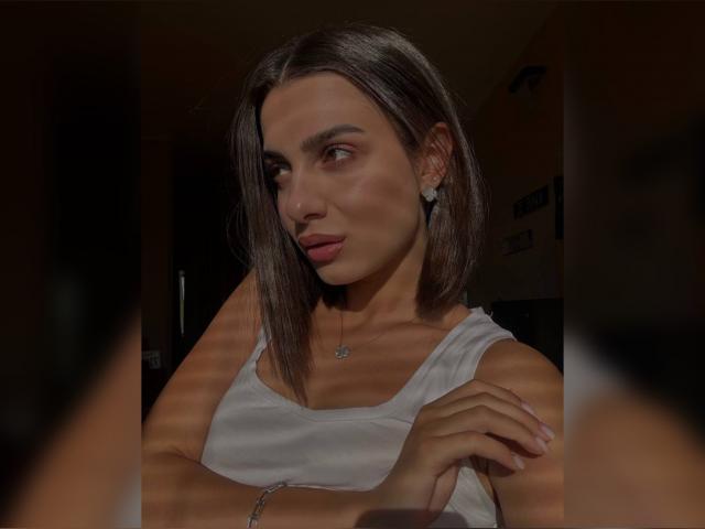 Adult chat with ShahiraWild: Conversation