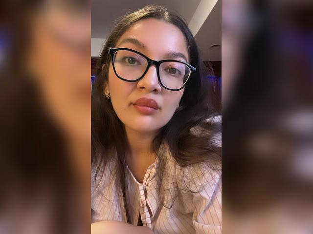 Welcome to cammodel profile for ZarifaBev: Strip-tease