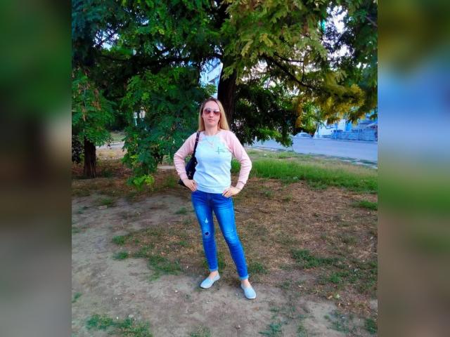 Welcome to cammodel profile for NicoleDior: Dancing