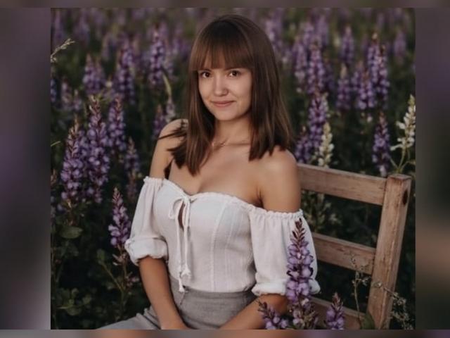 Connect with webcam model LunaDreamer: Humor