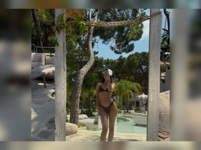 Welcome to cammodel profile for SweetLuckyKiss1: Dancing