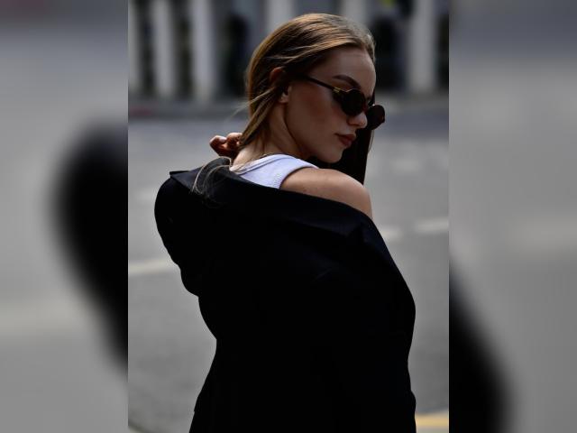 Why not cam2cam with SweetLuckyKiss1: Travel