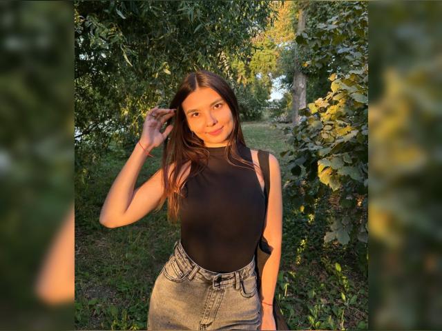 Why not cam2cam with luuna69