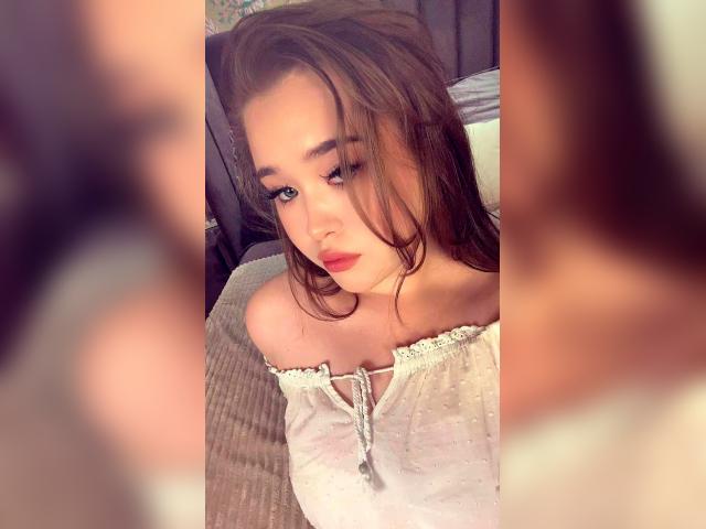 Adult chat with BabyyCheril: Nipple play