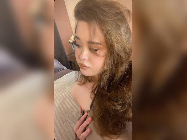 Welcome to cammodel profile for BabyyCheril: Nails