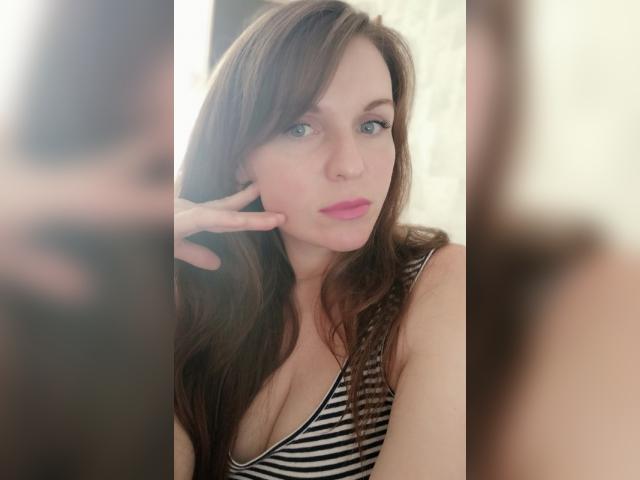 Welcome to cammodel profile for KateXMorana: Nails