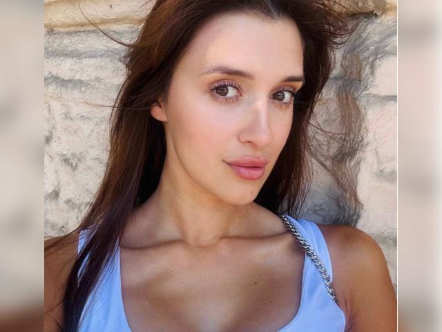 Explore your dreams with webcam model SpicyCharm