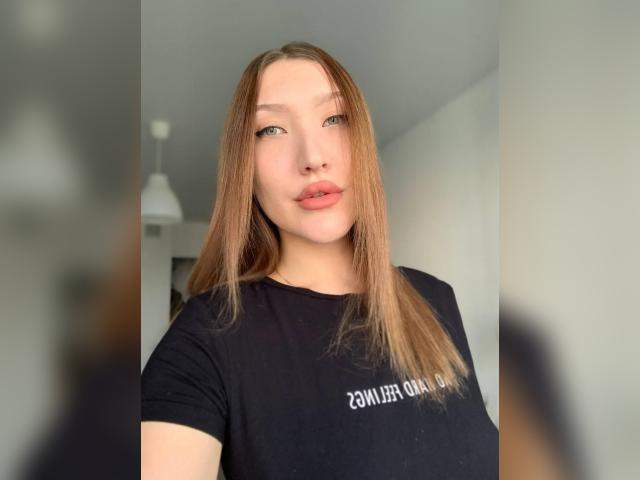 Connect with webcam model PassionateBaby: Smoking