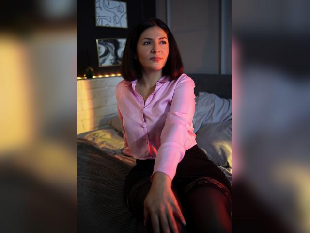 Why not cam2cam with KarolinaOrient: Nails