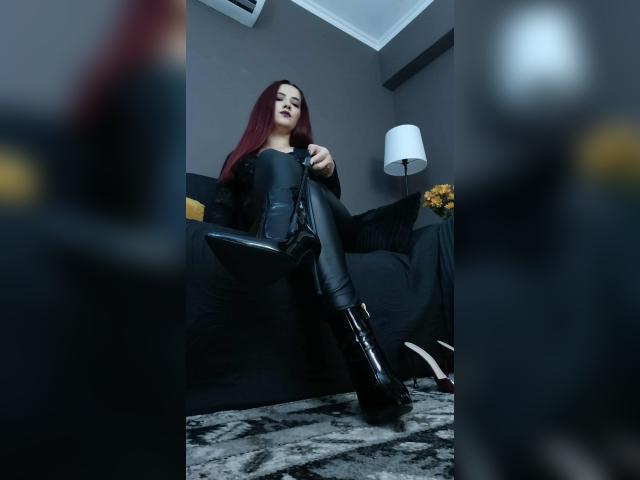 Adult chat with QueenJuliaA: Latex & rubber