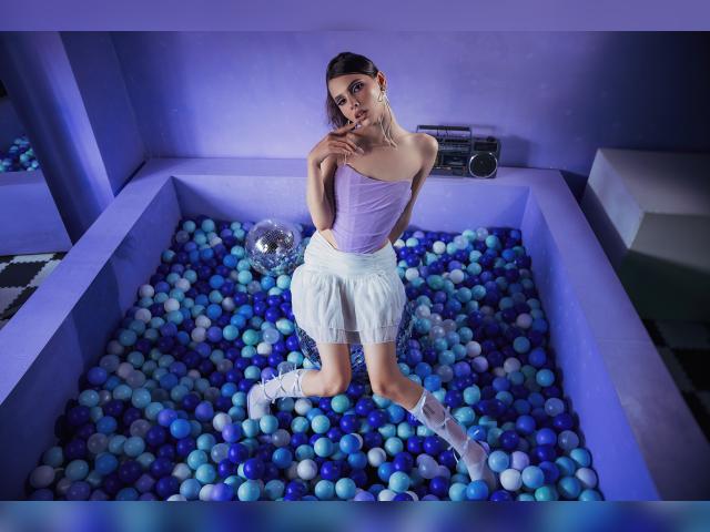 Adult chat with GigiDaven: Dancing