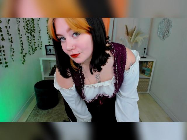 Adult chat with lunaali: Lingerie & stockings
