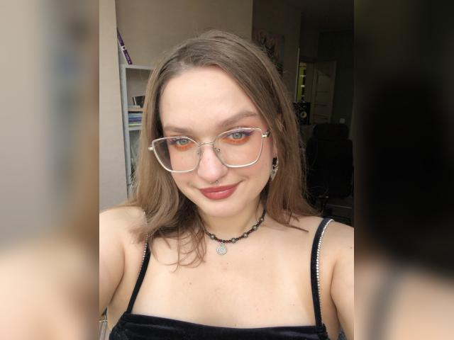 Welcome to cammodel profile for JennyGo: Dancing