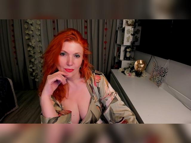 Adult chat with AlmazFireFoxOne: Legs, feet & shoes