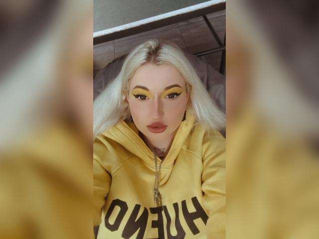 Adult chat with Emily777