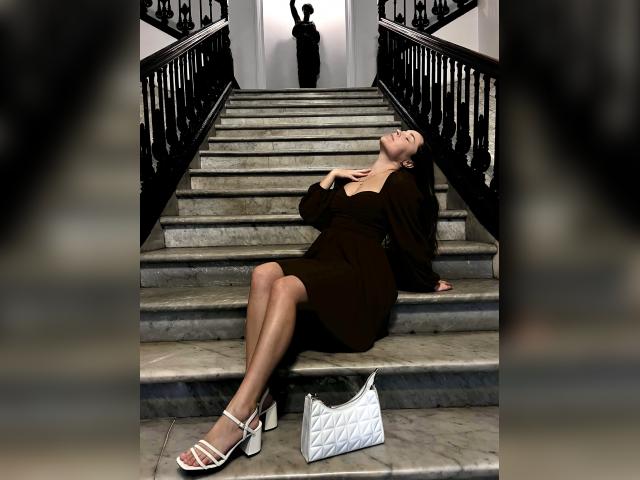 Welcome to cammodel profile for Zalira: Dancing
