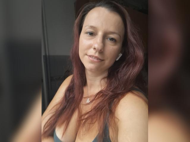 Welcome to cammodel profile for HappyIANA: Nipple play
