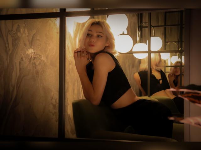 Welcome to cammodel profile for AlysiaSun: Lingerie & stockings