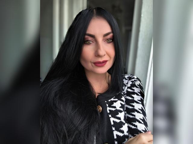 Welcome to cammodel profile for HousewifeSwag: Exhibition