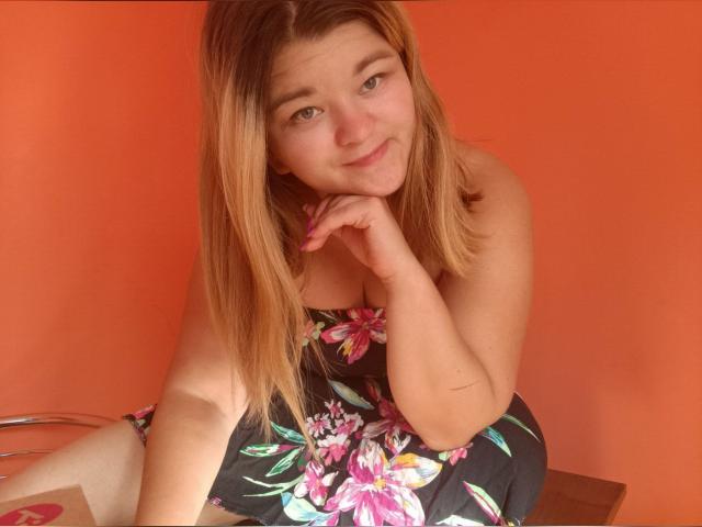 Why not cam2cam with SweetMira31
