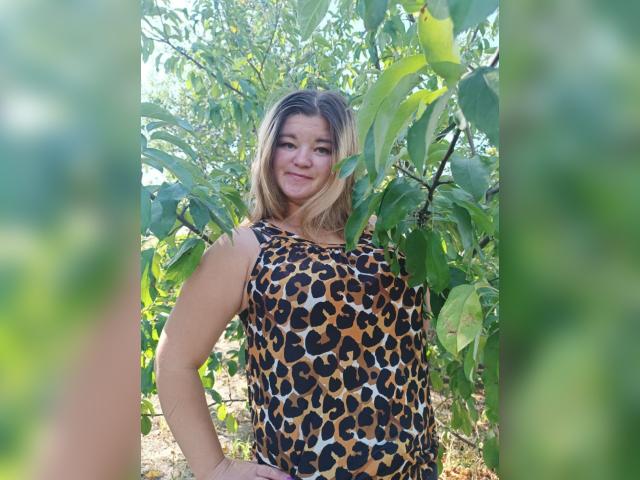 Adult chat with SweetMira31