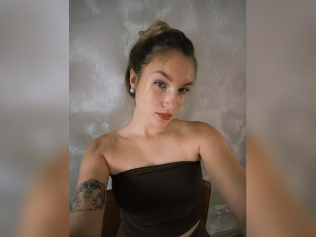 Welcome to cammodel profile for DianaCherry: Travel
