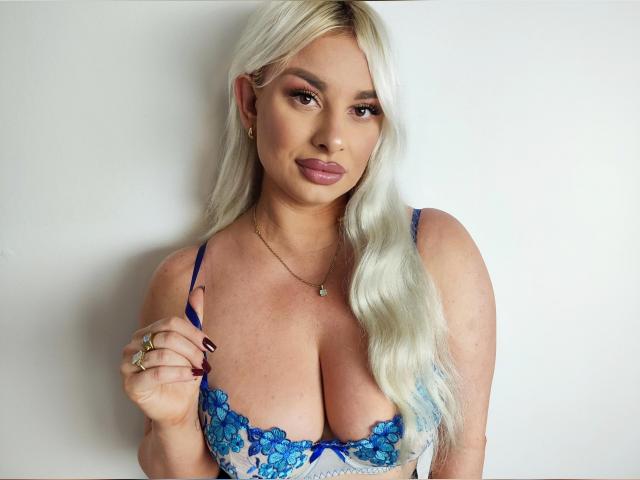Welcome to cammodel profile for BustyAnna: Toys