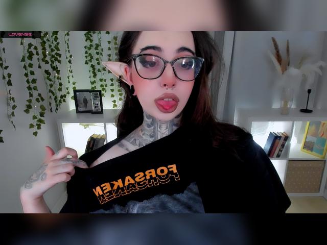 Welcome to cammodel profile for sweetiedixi: Lingerie & stockings