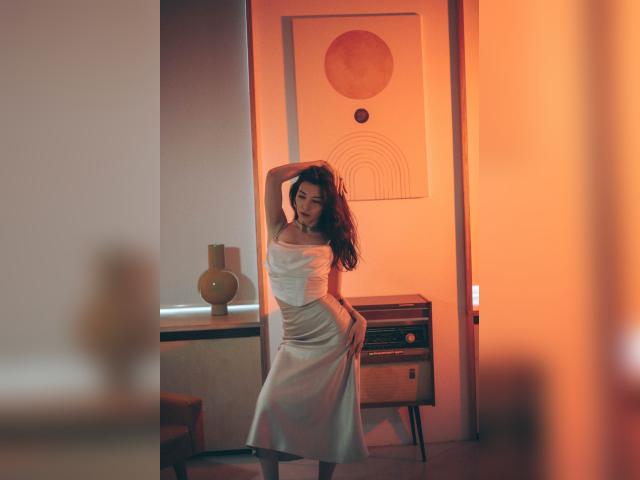 Connect with webcam model juliettaromani: Exercise