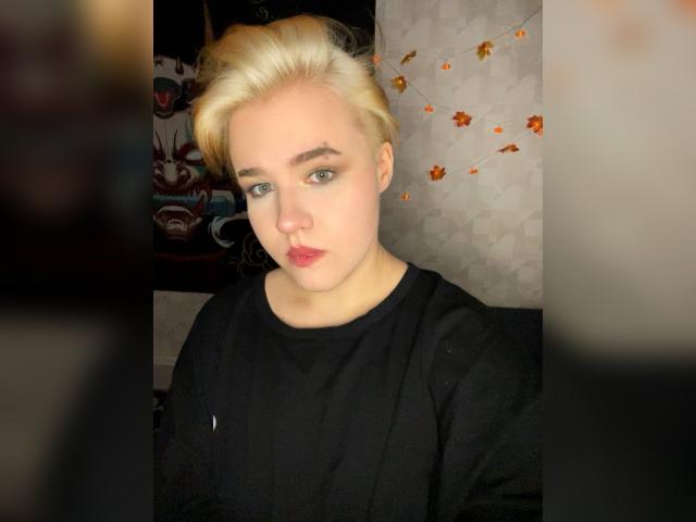 Why not cam2cam with roxieluna: Piercings & tattoos