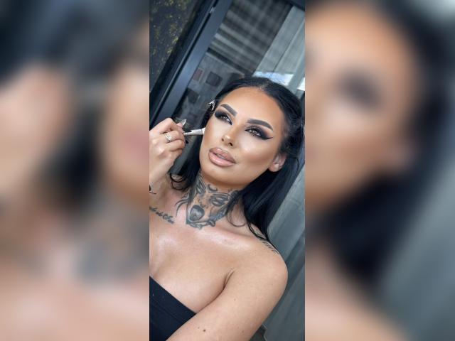Welcome to cammodel profile for CuckoldressAsh: Kissing